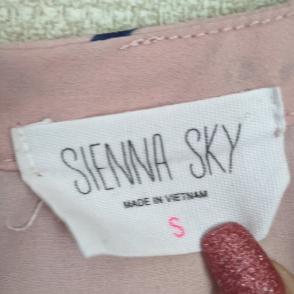 3/$30 Sienna Sky Keyhole Back Floral Swing Blouse - Picture 3 of 4